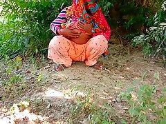 Indian Aunty Open-air Allure earn abasement